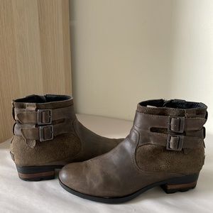 Sorel Women's Lola Waterproof Leather Ankle Bootie